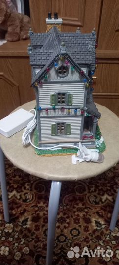 Фарфоровая музыкальная статуэтка