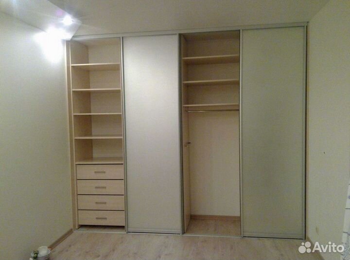 Шкаф с зеркалом