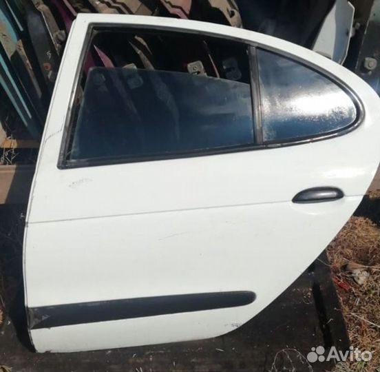 Дверь задняя левая Renault Megane1