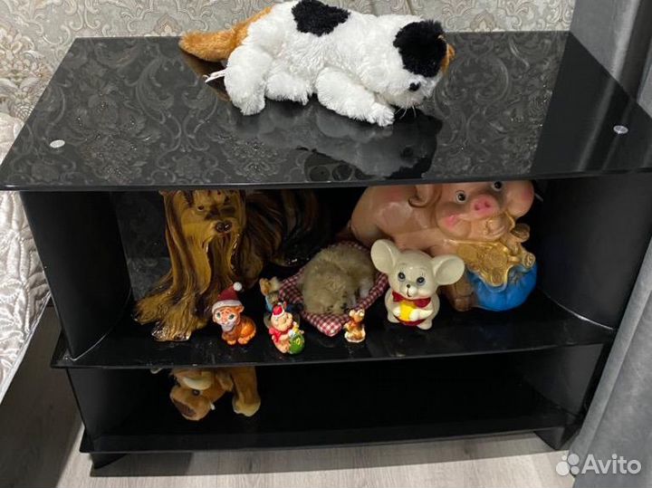 Письменный стол, подставка под телевизор