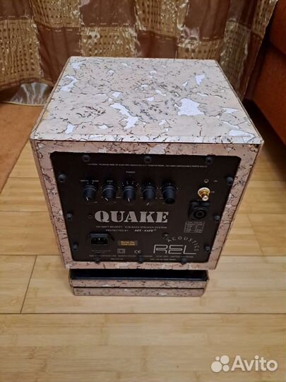 Сабвуфер Rel Quake
