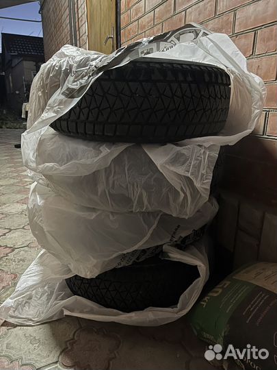 Bridgestone Blizzak DM-Z2 235/55 R19 105T