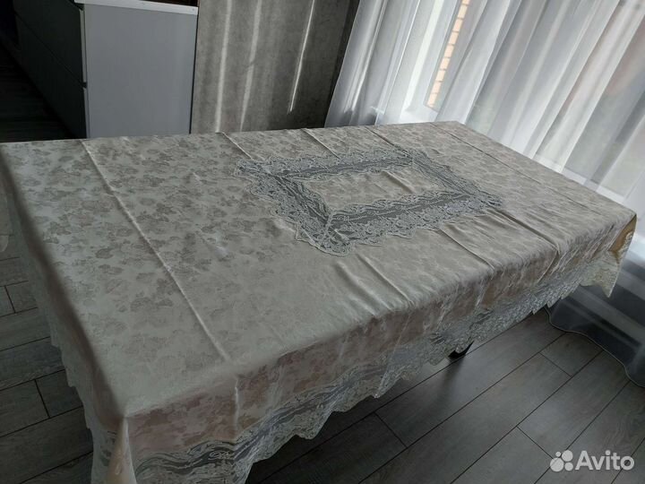Скатерть новая (имеется кассовый чек)