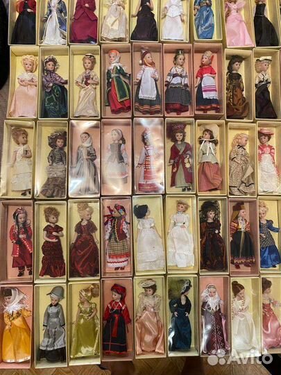 Куклы в народных костюмах и дамы эпохи