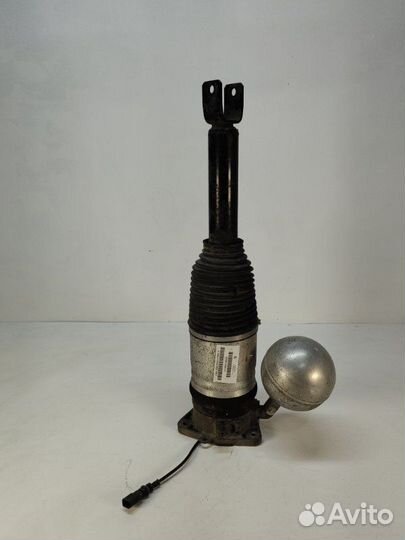 Стойка подвески задняя левая Volkswagen Phaeton