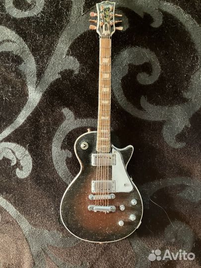 Миниатюрная модель гитары Gibson Les Paul classic