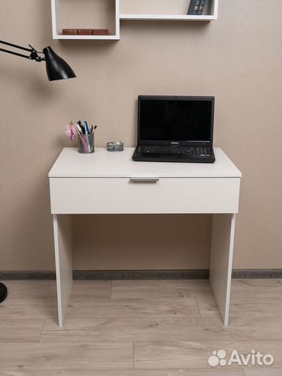 Компьютерный письменный белый стол Norm