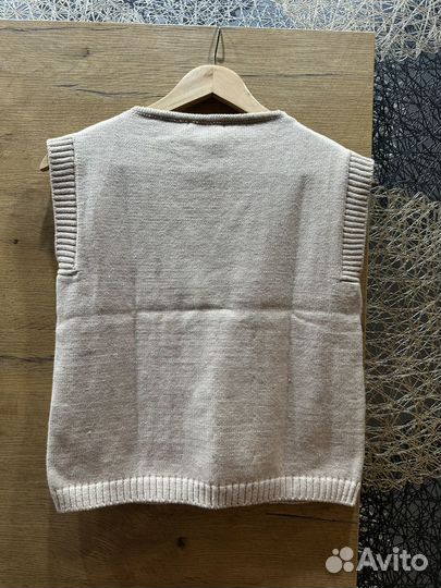 Жилетка женская вязаная