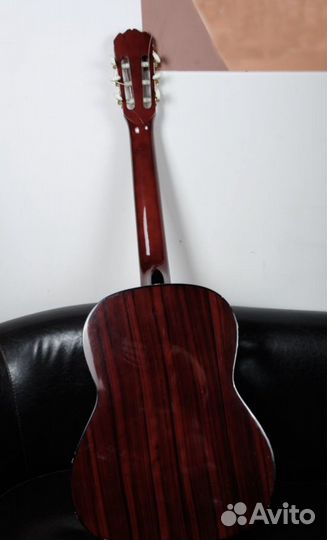 Продам классическую гитару