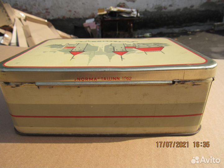 Коробка жестяная Талин 1962год СССР