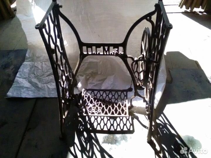 Станина чугунная от швейной машинки