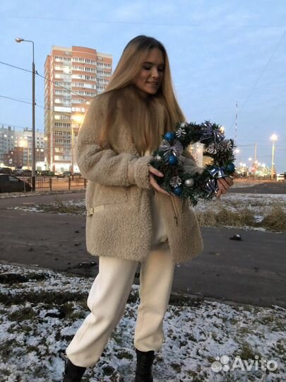 Новогодний венок, подсвечники, новогодний букет