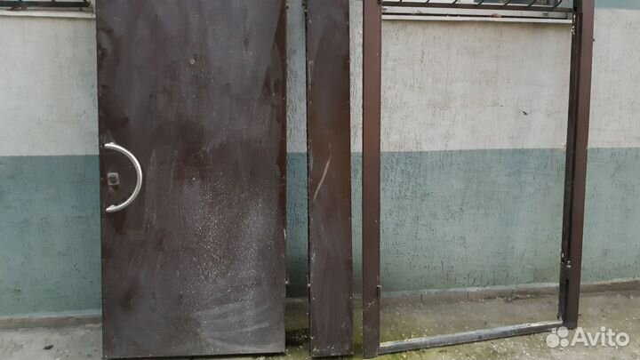 Металлическая дверь бу