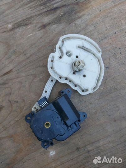 Моторчик заслонки печки Toyota Prius 2 NHW20 2010