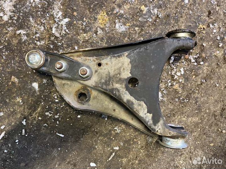 Рычаг подвески нижний передний правый Renault
