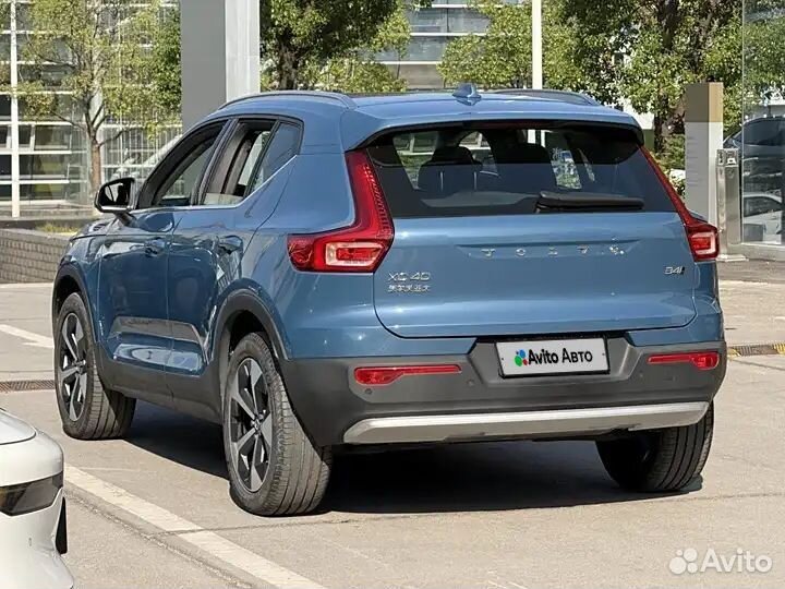 Volvo XC40 2.0 AMT, 2022, 5 600 км
