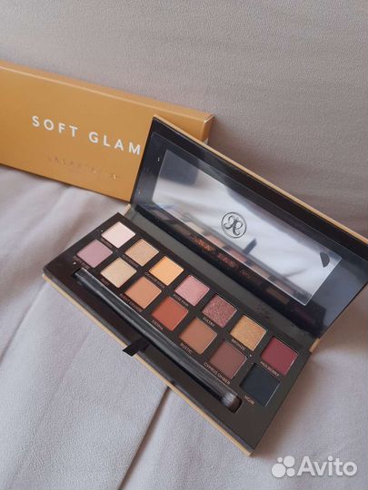 Знаменитые тени ABH soft glam