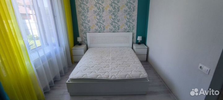 Кровать двухспальная с матрасом 160x200