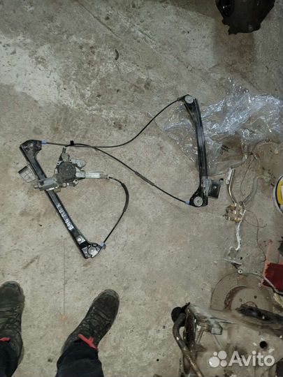 Стеклоподьемник правый на бмв е46 купе