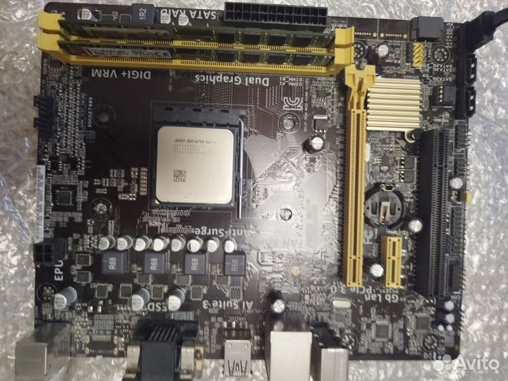 Материнская плата с процессором и памятью