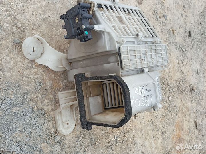 Моторчик печки в корпусе mazda 6gg