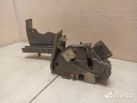 Замок двери передней левой