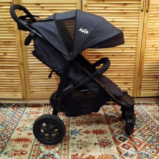 Прогулочная коляска Joie. Надувные колеса