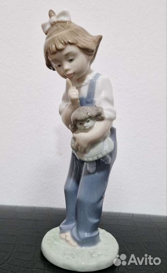 Фарфоровая статуэтка NAO Lladr Испании