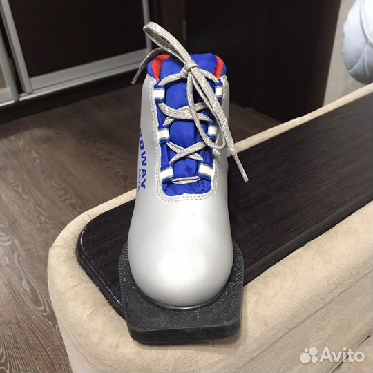 Лыжные ботинки