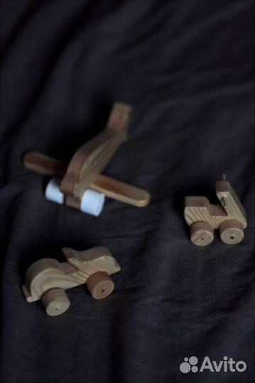 Деревянные игрушки самолеты