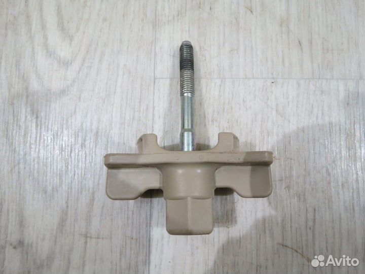 Болт запасного колеса Hyundai Solaris