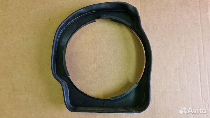 Накладка на динамик передняя правая VW Touareg