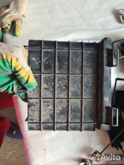 Крепление аккумулятора Volkswagen Touran 2006