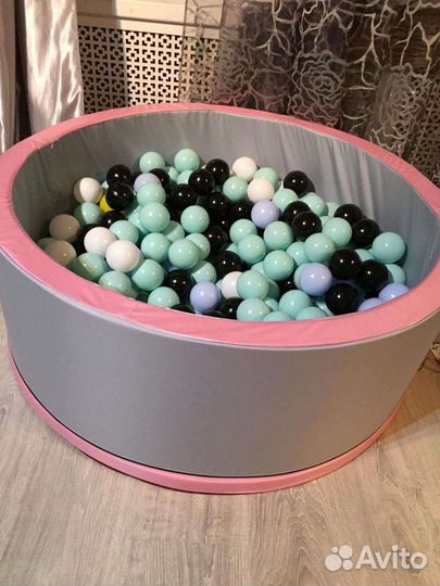 Сухой бассейн с шариками