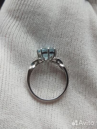 Кольцо с голубым топазом