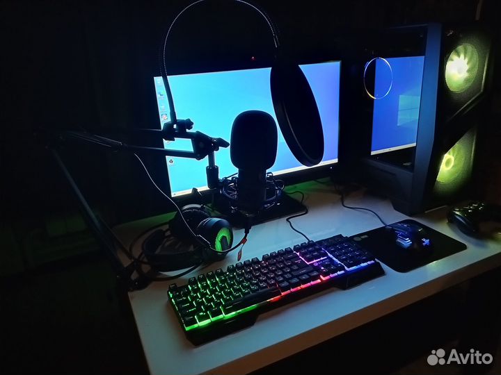Компьютер для игр и стримов. В комплекте есть всё