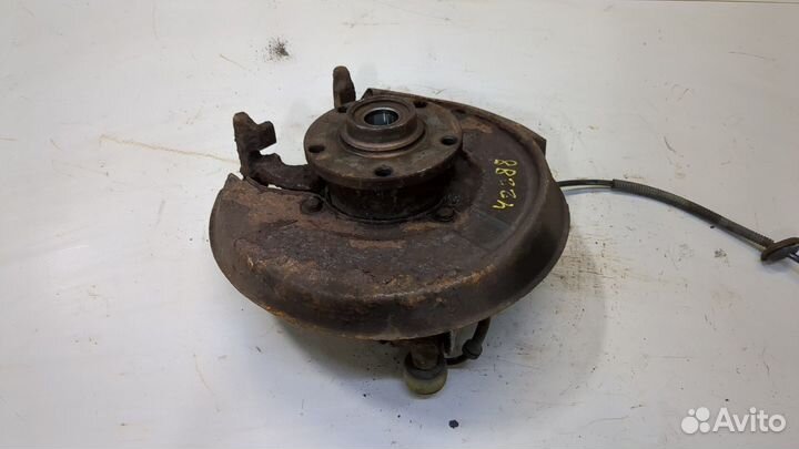 Ступица (кулак, цапфа) правая задняя Volkswagen Passat 5