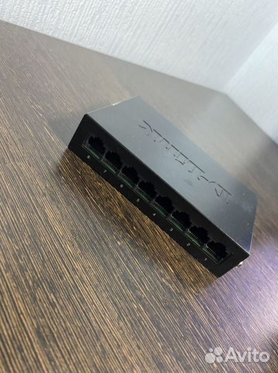Коммутатор D-Link DGS-1008D
