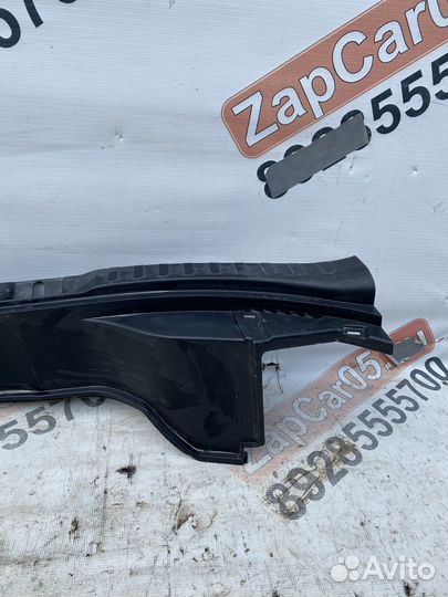 Toyota RAV4 Накладка замка багажника