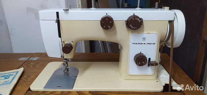 Швейная машинка чайка 142м с ножн. и электр. прив