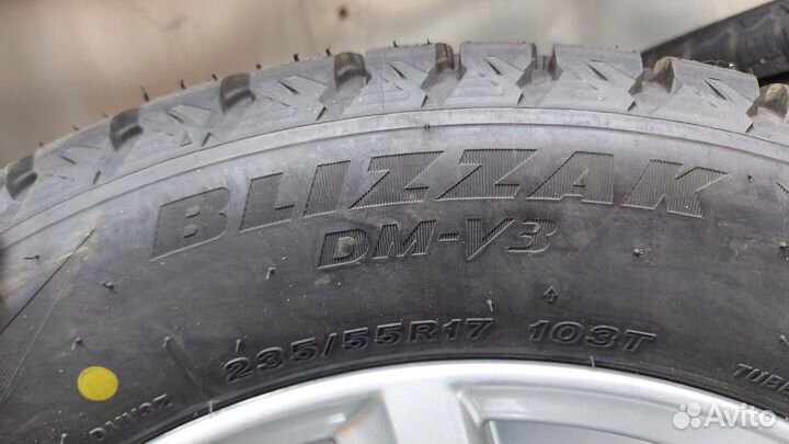 Bridgestone Blizzak DM-V3 235/55 R17 103T