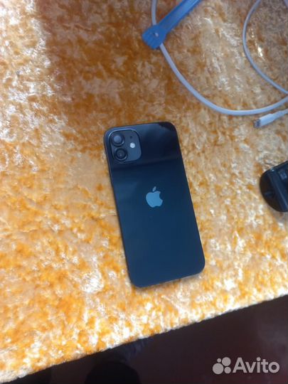 iPhone 12, 64 ГБ