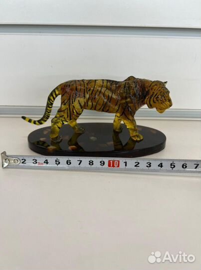 Янтарная статуэтка Тигр
