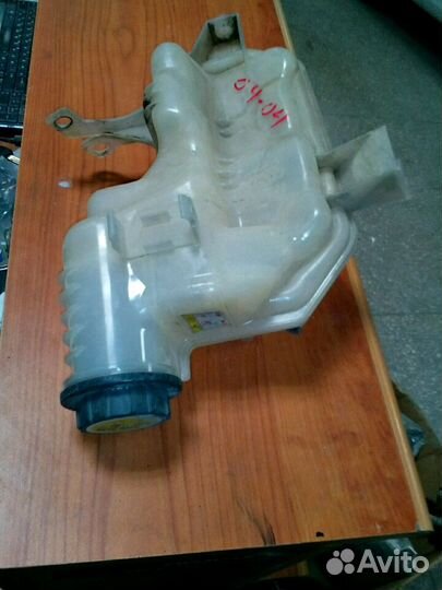 Расширительный бачок Land Rover Ah22-8a080-ab