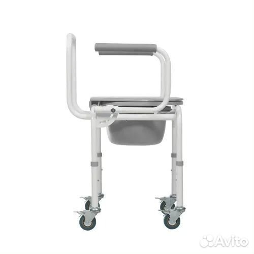 Кресло стул с санитарным оснащением с колесами