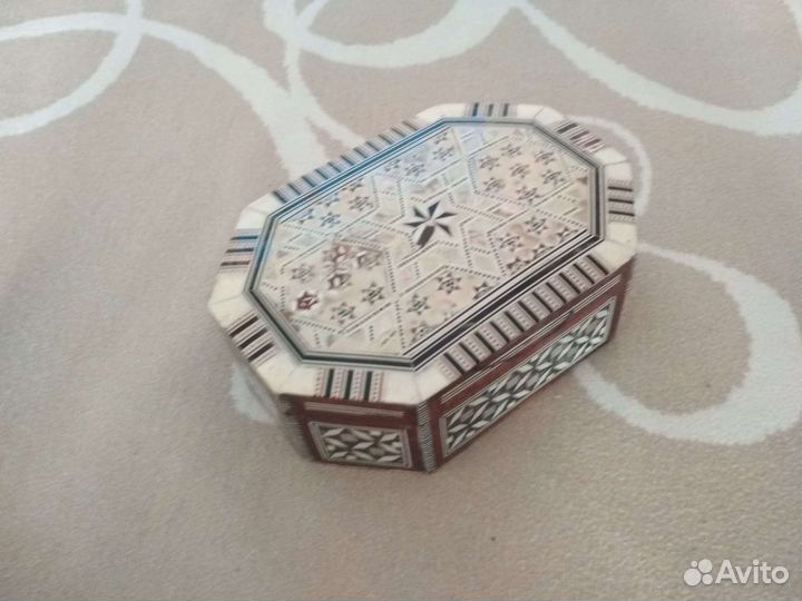 Шкатулка деревянная с перламутром