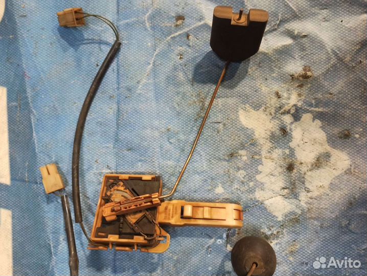 Датчик уровня топлива Volkswagen Touareg 7L