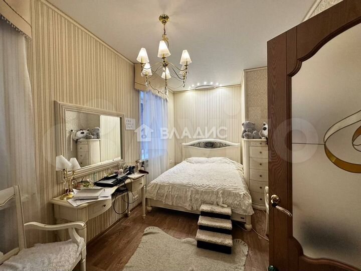 Дом 265 м² на участке 6 сот.