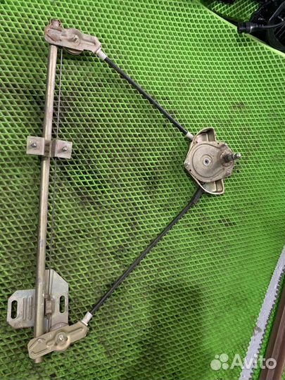 Стеклоподъемник мех. передний правый ваз 2110