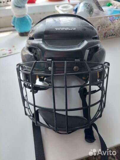 Хоккейный шлем